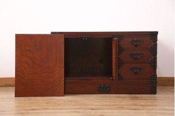 中古　美品　遠野民芸家具　ケヤキ材　南部鉄器金具　上質な和の雰囲気漂うテレビ台(テレビボード、ローボード、リビングボード)(定価約32万円)(R-049865)