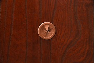 中古　美品　遠野民芸家具　ケヤキ材　南部鉄器金具　上質な和の雰囲気漂うテレビ台(テレビボード、ローボード、リビングボード)(定価約32万円)(R-049865)