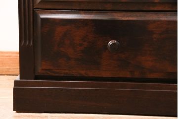 中古　美品　国産　民芸家具　シックな佇まいが大人の空間を演出する、人気のハイチェスト(引き出し、サイドチェスト、縦型チェスト)(R-049867)
