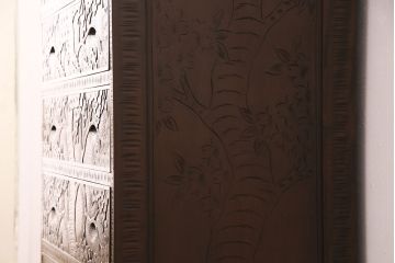 ビンテージ家具　美品　伝統工芸　軽井沢彫り　桜の彫りが優美なチェスト(衣装箪笥、洋服タンス、引き出し、ヴィンテージ)(R-049868)