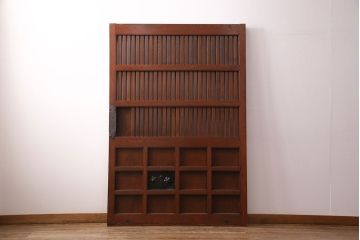 アンティーク建具　総ケヤキ材　和の趣あふれる重厚な佇まいが魅力の蔵戸(玄関戸、引き戸)(R-049871)