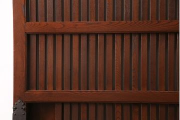 アンティーク建具　総ケヤキ材　和の趣あふれる重厚な佇まいが魅力の蔵戸(玄関戸、引き戸)(R-049871)