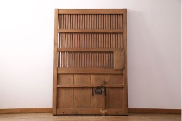 アンティーク建具　総ケヤキ材　和の趣あふれる重厚な佇まいが魅力の蔵戸(玄関戸、引き戸)(R-049871)