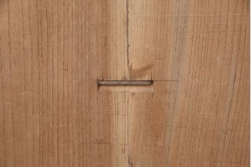 アンティーク建具　ケヤキ材・ヒノキ材　漆塗りの重厚感漂う蔵戸(引き戸、玄関戸、建具)(R-049873)
