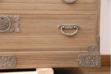 中古　国産　優美な牡丹金具が存在感のある高級総桐箪笥(定価約49万円)(整理箪笥、チェスト、引き出し、衣装箪笥、桐たんす)(R-049878)