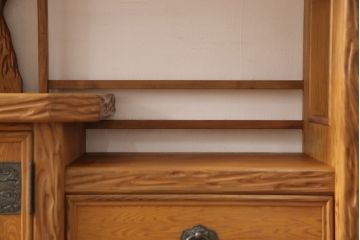 中古　美品　民芸家具　屋久杉製の飾り棚(収納棚、茶棚、サイドボード)(R-049884)
