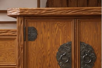 中古　美品　民芸家具　屋久杉製の飾り棚(収納棚、茶棚、サイドボード)(R-049884)