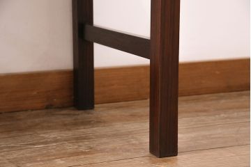 ヴィンテージ家具　北欧家具　北欧ビンテージ　ローズウッド材　シンプルで取り入れやすいネストテーブル(サイドテーブル、カフェテーブル)(R-049888)