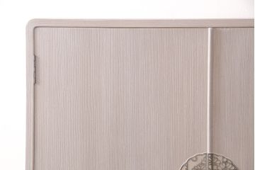 中古　伝統工芸士　吉沢昭次作　加茂製　かくし付き　当店オリジナルのホワイトカラーが目を惹く!スタイリッシュ和モダンな空間づくりにおすすめの総桐箪笥(桐タンス、加茂桐箪笥)(胴厚、柾目)(定価110万円)(R-049891)