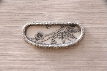 中古　伝統工芸士　吉沢昭次作　加茂製　かくし付き　当店オリジナルのホワイトカラーが目を惹く!スタイリッシュ和モダンな空間づくりにおすすめの総桐箪笥(桐タンス、加茂桐箪笥)(胴厚、柾目)(定価110万円)(R-049891)