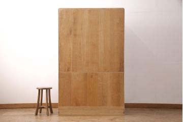 中古　伝統工芸士　吉沢昭次作　加茂製　かくし付き　当店オリジナルのホワイトカラーが目を惹く!スタイリッシュ和モダンな空間づくりにおすすめの総桐箪笥(桐タンス、加茂桐箪笥)(胴厚、柾目)(定価110万円)(R-049891)