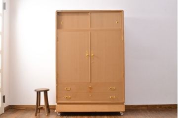 中古　広島・府中家具　松創　木匠多々納邦男　総柾目造り　胴厚　高級感と上品さを併せ持つ総桐箪笥(衣装箪笥、着物箪笥、和タンス、桐たんす)(定価約180万円)(R-049892)