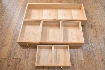 中古　広島・府中家具　松創　木匠多々納邦男　総柾目造り　胴厚　高級感と上品さを併せ持つ総桐箪笥(衣装箪笥、着物箪笥、和タンス、桐たんす)(定価約180万円)(R-049892)