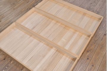 中古　広島・府中家具　松創　木匠多々納邦男　総柾目造り　胴厚　高級感と上品さを併せ持つ総桐箪笥(衣装箪笥、着物箪笥、和タンス、桐たんす)(定価約180万円)(R-049892)