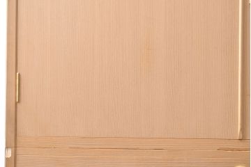 中古　広島・府中家具　松創　木匠多々納邦男　総柾目造り　胴厚　高級感と上品さを併せ持つ総桐箪笥(衣装箪笥、着物箪笥、和タンス、桐たんす)(定価約180万円)(R-049892)