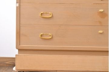 中古　広島・府中家具　松創　木匠多々納邦男　総柾目造り　胴厚　高級感と上品さを併せ持つ総桐箪笥(衣装箪笥、着物箪笥、和タンス、桐たんす)(定価約180万円)(R-049892)