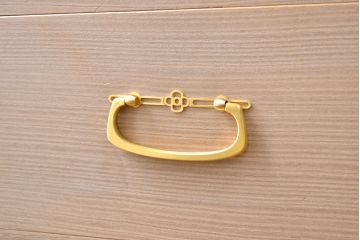 中古　広島・府中家具　松創　木匠多々納邦男　総柾目造り　胴厚　高級感と上品さを併せ持つ総桐箪笥(衣装箪笥、着物箪笥、和タンス、桐たんす)(定価約180万円)(R-049892)