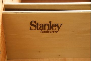 中古　美品　アメリカ　スタンレー社(stanley)　パイン材製の縦型チェスト(ランジェリーチェスト、サイドチェスト)(R-049894)
