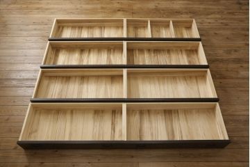 中古　美品　鎌倉彫り　中桐箪笥(チェスト、和箪笥、衣装箪笥、洋服タンス、桐たんす)(R-049895)
