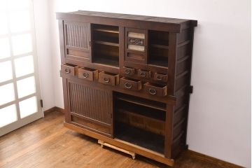 和製アンティーク　明治期　前面ヒノキ材　使い勝手の良い薄型!　近江箪笥の水屋サイドボード(収納棚、キャビネット)(R-049898)