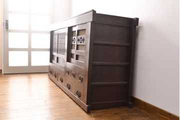 和製アンティーク　明治期　前面ヒノキ材　使い勝手の良い薄型!　近江箪笥の水屋サイドボード(収納棚、キャビネット)(R-049898)