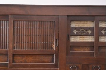 和製アンティーク　明治期　前面ヒノキ材　使い勝手の良い薄型!　近江箪笥の水屋サイドボード(収納棚、キャビネット)(R-049898)