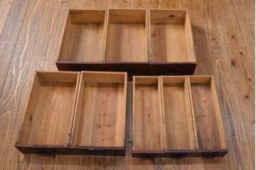 和製アンティーク　明治期　前面ヒノキ材　使い勝手の良い薄型!　近江箪笥の水屋サイドボード(収納棚、キャビネット)(R-049898)