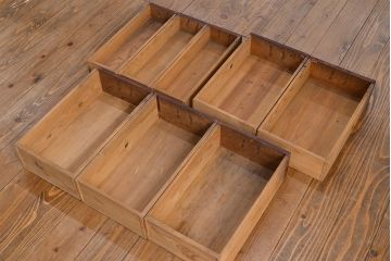 和製アンティーク　明治期　前面ヒノキ材　使い勝手の良い薄型!　近江箪笥の水屋サイドボード(収納棚、キャビネット)(R-049898)