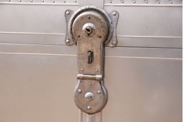 アンティーク雑貨　昭和中期　インダストリアルな雰囲気漂うアルミ製トランク(船トランク、収納、ディスプレイ)(R-049904)