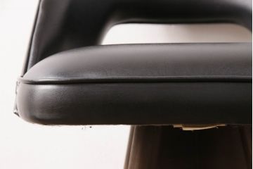 中古　海外ビンテージ　アメリカヴィンテージ　メンズライクなデザインが格好良い回転チェア(カウンタースツール、ハイスツール、ハイチェア、合皮)(R-049906)