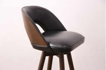 中古　海外ビンテージ　アメリカヴィンテージ　メンズライクなデザインが格好良い回転チェア(カウンタースツール、ハイスツール、ハイチェア、合皮)(R-049907)