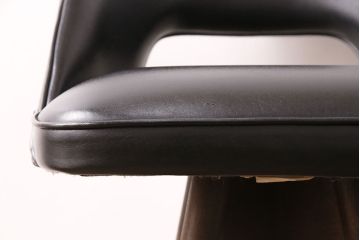 中古　海外ビンテージ　アメリカヴィンテージ　メンズライクなデザインが格好良い回転チェア(カウンタースツール、ハイスツール、ハイチェア、合皮)(R-049907)