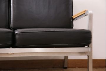 希少!　アメリカ製　emeco(エメコ)　本革とアルミフレームのクールなソファ(3人掛けソファ、3Pソファ)(R-049909)