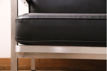 希少!　アメリカ製　emeco(エメコ)　本革とアルミフレームのクールなソファ(3人掛けソファ、3Pソファ)(R-049909)