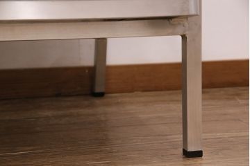 希少!　アメリカ製　emeco(エメコ)　本革とアルミフレームのクールなソファ(3人掛けソファ、3Pソファ)(R-049909)