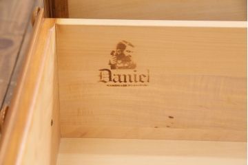 中古　美品　横浜クラシック家具　ダニエル(daniel)　引き出し10杯が嬉しい!木の温もり溢れるチェスト(引き出し、整理タンス)(R-049912)