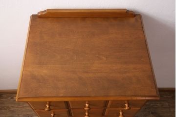 中古　美品　横浜クラシック家具　ダニエル(daniel)　引き出し10杯が嬉しい!木の温もり溢れるチェスト(引き出し、整理タンス)(R-049912)