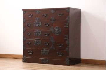 中古　展示品　極美品　岩谷堂箪笥　帆かけ船の図が施された金具が目を引くかくし付きの整理箪笥(収納タンス、和タンス、引き出し)(R-049913)