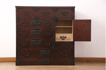 中古　展示品　極美品　岩谷堂箪笥　帆かけ船の図が施された金具が目を引くかくし付きの整理箪笥(収納タンス、和タンス、引き出し)(R-049913)