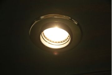 中古　美品　バロッサバレンティ(VARO,S.A. VALENTI)　アルタミラ205901SP　グリーンカラーが空間のアクセントになるガラスキャビネット(飾り棚、陳列棚、店舗什器)(定価約72万円)(R-049914)