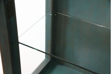 中古　美品　バロッサバレンティ(VARO,S.A. VALENTI)　アルタミラ205901SP　グリーンカラーが空間のアクセントになるガラスキャビネット(飾り棚、陳列棚、店舗什器)(定価約72万円)(R-049914)