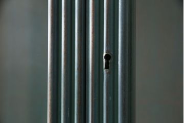 中古　美品　バロッサバレンティ(VARO,S.A. VALENTI)　アルタミラ205901SP　グリーンカラーが空間のアクセントになるガラスキャビネット(飾り棚、陳列棚、店舗什器)(定価約72万円)(R-049914)