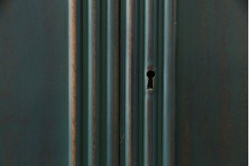 中古　美品　バロッサバレンティ(VARO,S.A. VALENTI)　アルタミラ205901SP　グリーンカラーが空間のアクセントになるガラスキャビネット(飾り棚、陳列棚、店舗什器)(定価約72万円)(R-049914)