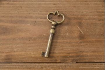 中古　美品　バロッサバレンティ(VARO,S.A. VALENTI)　アルタミラ205901SP　グリーンカラーが空間のアクセントになるガラスキャビネット(飾り棚、陳列棚、店舗什器)(定価約72万円)(R-049914)