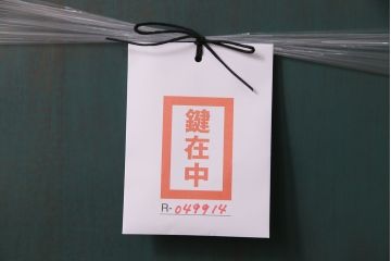 中古　美品　バロッサバレンティ(VARO,S.A. VALENTI)　アルタミラ205901SP　グリーンカラーが空間のアクセントになるガラスキャビネット(飾り棚、陳列棚、店舗什器)(定価約72万円)(R-049914)