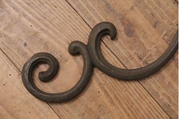 アンティーク雑貨　フランスアンティーク　優美なシルエットが空間のアクセントになる真鍮製のブラケット2本セット(ステー、棚受け金具、ディスプレイ雑貨、壁飾り、ブラス)(R-049916)
