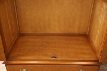 中古　美品　横浜ダニエル(daniel)　アーリーアメリカン　温かみのある雰囲気と気品ある佇まいが魅力のワードローブ(横浜クラシック家具、洋服タンス、衣装タンス)(定価115万円)(R-049918)