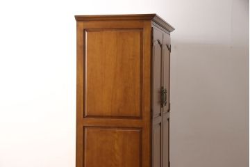 中古　美品　横浜ダニエル(daniel)　アーリーアメリカン　温かみのある雰囲気と気品ある佇まいが魅力のワードローブ(横浜クラシック家具、洋服タンス、衣装タンス)(定価115万円)(R-049918)