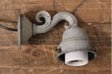 アンティーク照明　昭和初期　ブラケットの風合いが魅力のウォールランプ(壁付け照明、壁掛け照明)(R-049919)