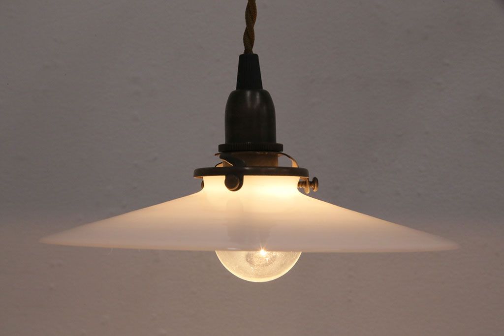 アンティーク照明　昭和初期　レトロな空間づくりにおすすめ!平笠シェードの吊り下げ照明(ペンダントライト、天井照明、電笠)(R-049921)